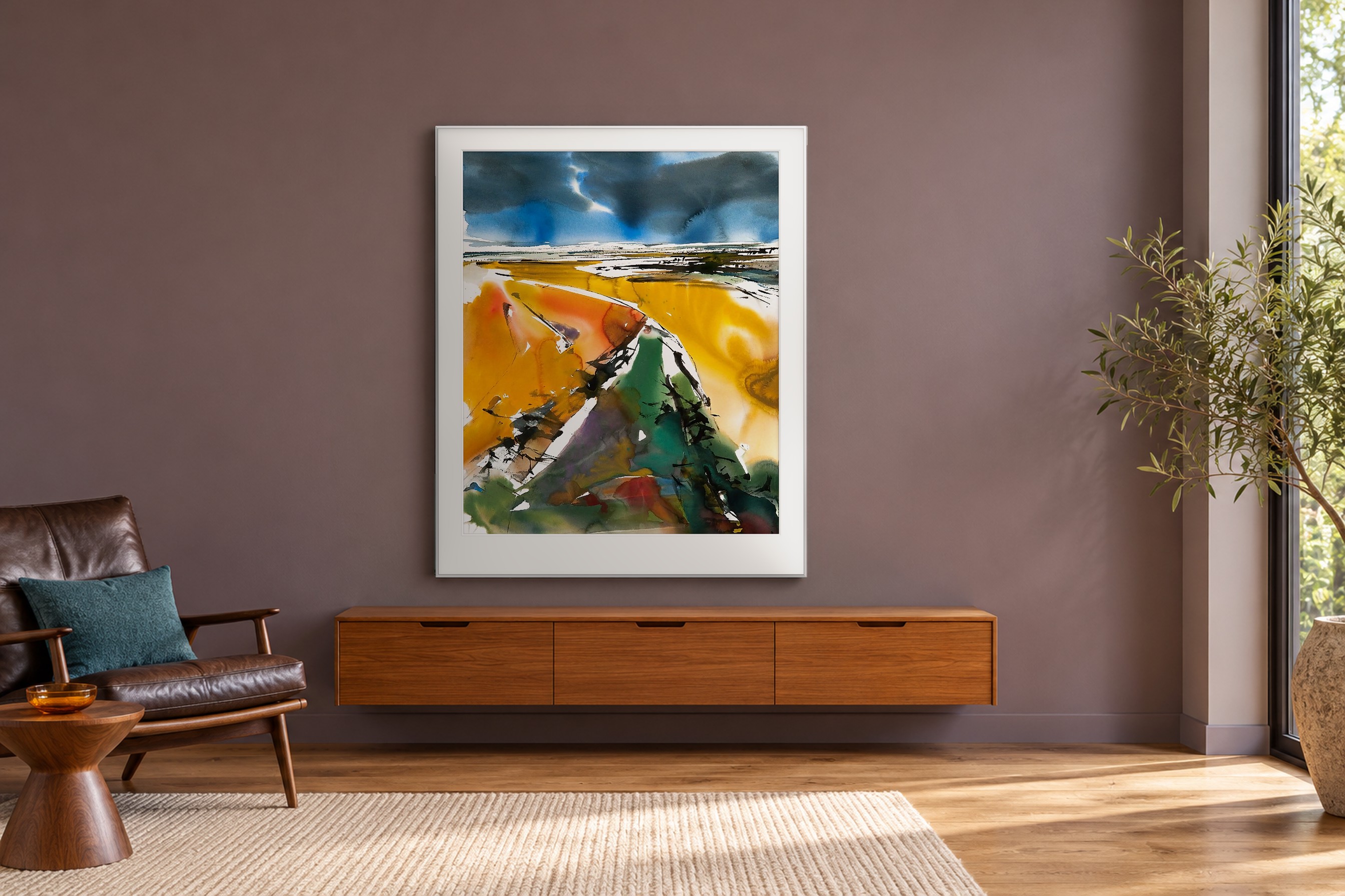 Impressie: # 5604 van Johan Meeske in een karaktervolle woonkamer met pruimgrijze wand, zwevend teak dressoir en leren fauteuil.