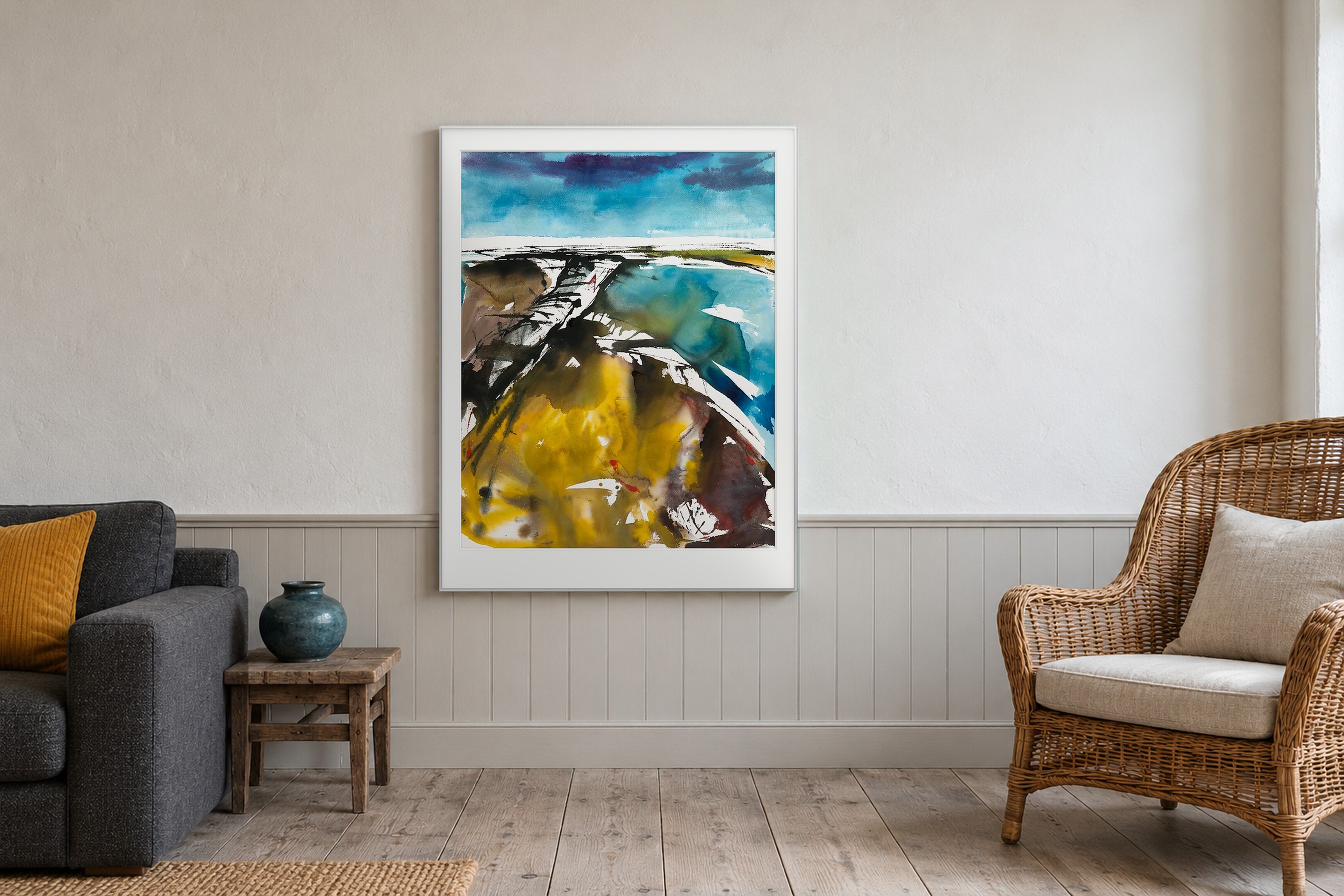 Impressie: Ballumerbocht, Ameland van Johan Meeske in een Waddenkamer met mistgrijze lambrisering, rotan en zacht zeelicht.